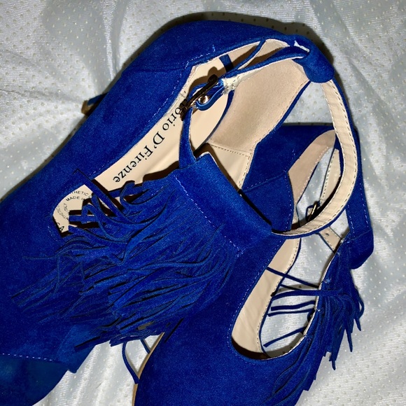 Shoes - Picture 2 of 3